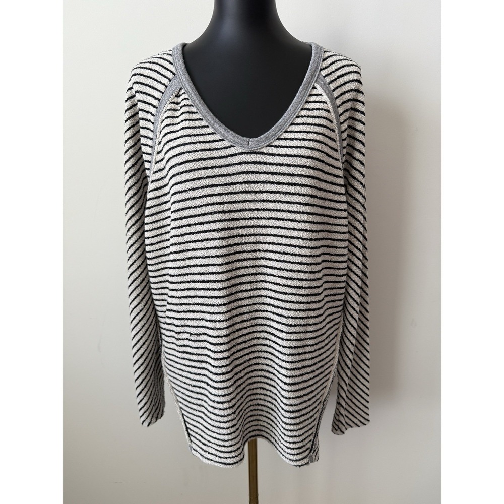 KLD Signature Women's L Striped Oversized Long-Sleeve V-Neck Sweater Gray Trim